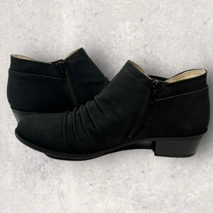 Women’s Life Stride Aurora Booties Black in sizes 8.5 wide NEW
